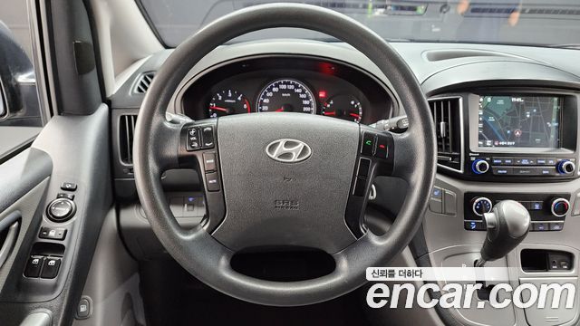 Hyundai Starex 2017 — photo 18