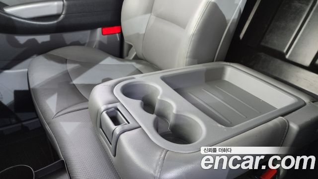 Hyundai Starex 2017 — photo 27