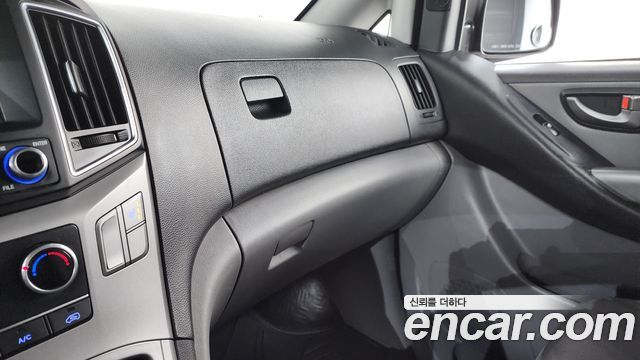 Hyundai Starex 2017 — photo 30