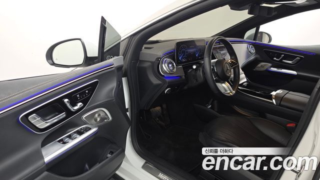 Mercedes-Benz EQE 2023 — photo 13