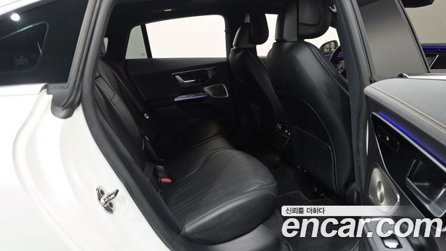 Mercedes-Benz EQE 2023 — photo 17