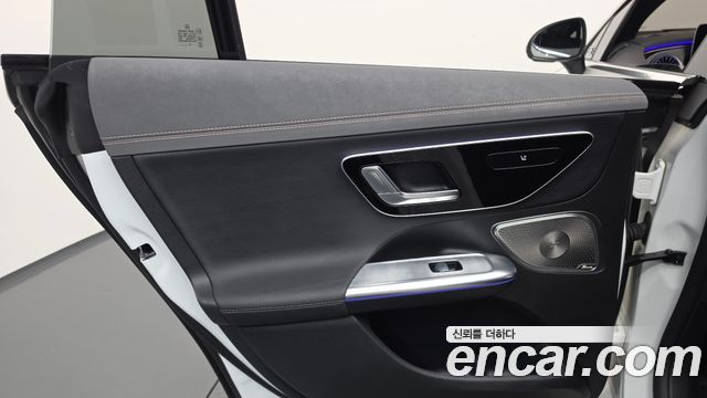 Mercedes-Benz EQE 2023 — photo 15