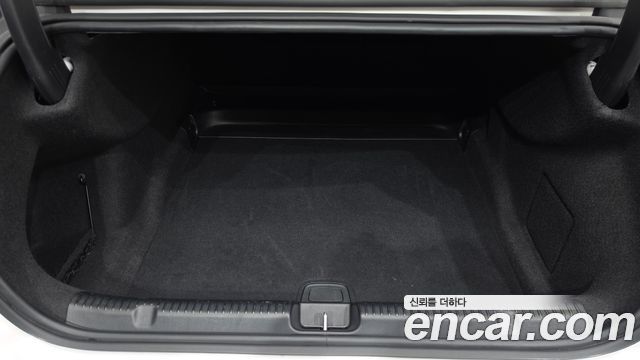 Mercedes-Benz EQE 2023 — photo 27