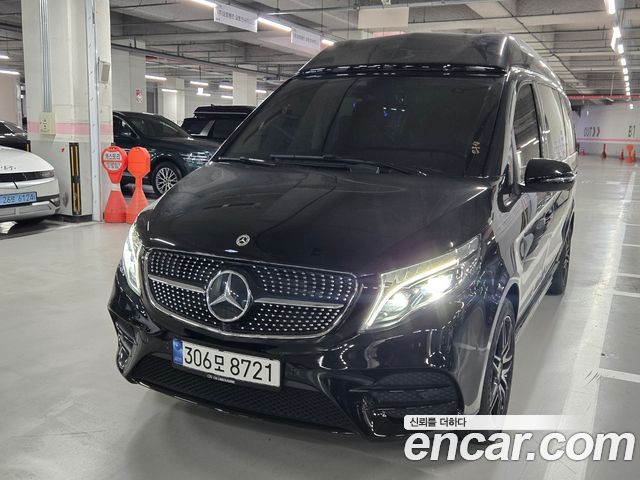 Mercedes-Benz V-Class 2023 — photo 1