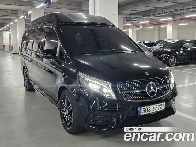 Mercedes-Benz V-Class 2023 — photo 2