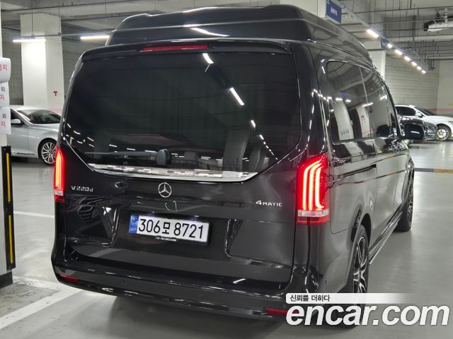 Mercedes-Benz V-Class 2023 — photo 3