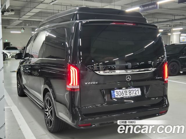 Mercedes-Benz V-Class 2023 — photo 4