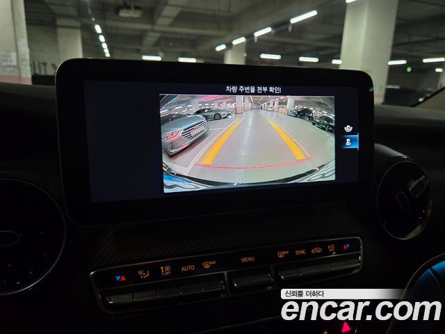 Mercedes-Benz V-Class 2023 — photo 13