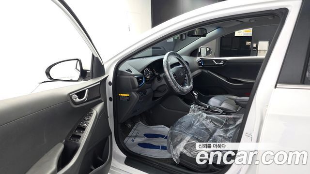 Hyundai Ioniq 2016 — photo 13