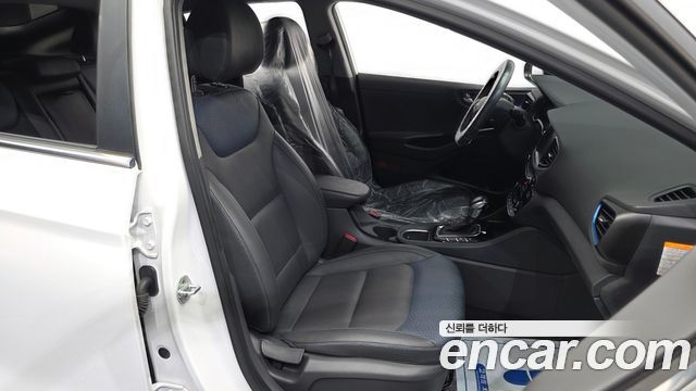 Hyundai Ioniq 2016 — photo 17