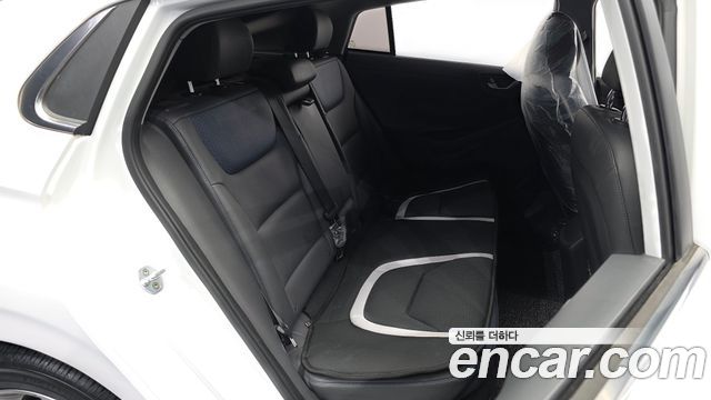 Hyundai Ioniq 2016 — photo 18