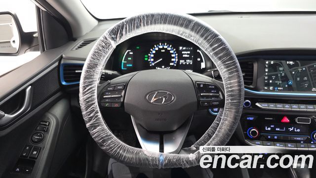 Hyundai Ioniq 2016 — photo 19