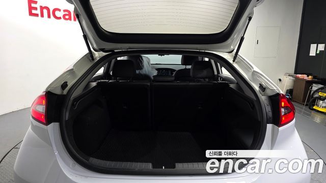 Hyundai Ioniq 2016 — photo 26