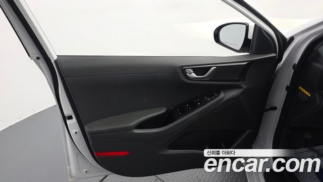 Hyundai Ioniq 2016 — photo 14