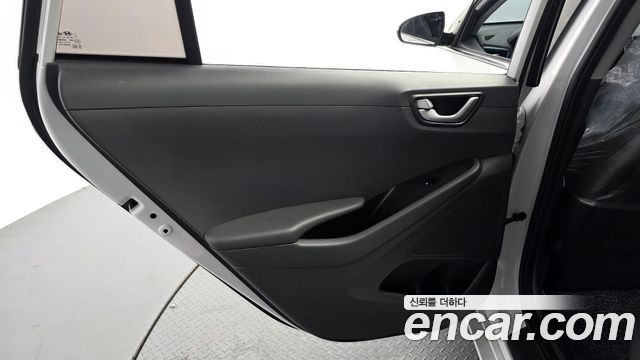 Hyundai Ioniq 2016 — photo 15