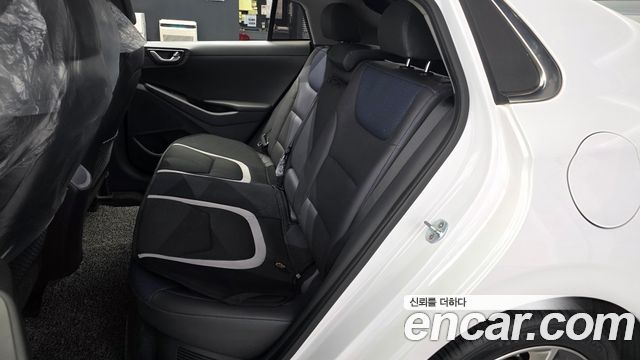 Hyundai Ioniq 2016 — photo 16