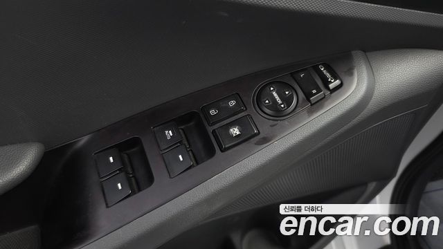 Hyundai Ioniq 2016 — photo 29