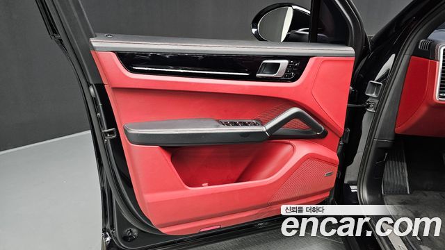 Porsche Cayenne 2019 — photo 14