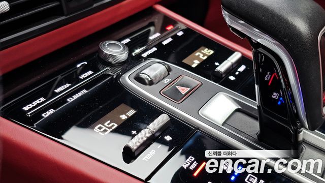 Porsche Cayenne 2019 — photo 27