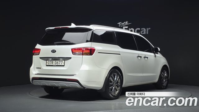 Kia Canival 2017 — photo 2