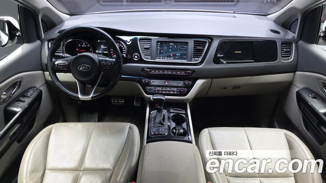 Kia Canival 2017 — photo 10