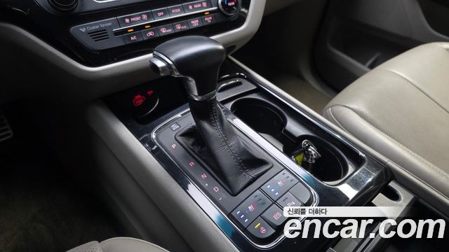Kia Canival 2017 — photo 12