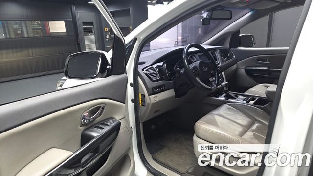 Kia Canival 2017 — photo 13