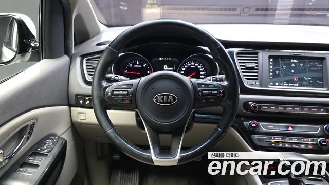Kia Canival 2017 — photo 19