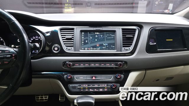Kia Canival 2017 — photo 20