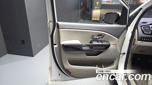 Kia Canival 2017 — photo 14