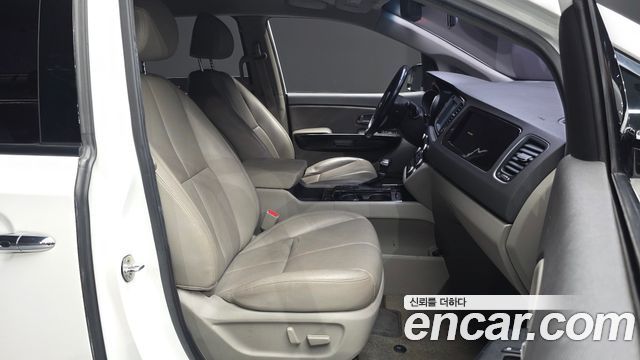 Kia Canival 2017 — photo 16
