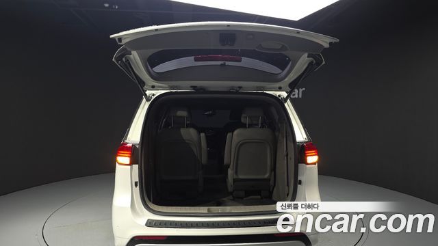 Kia Canival 2017 — photo 32