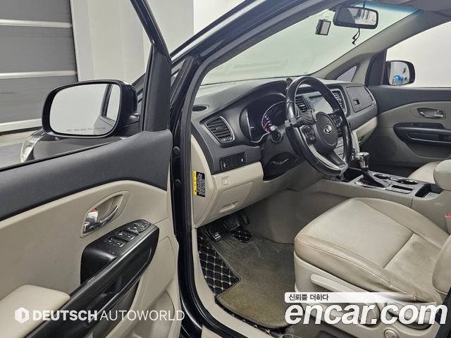 Kia Canival 2019 — photo 11