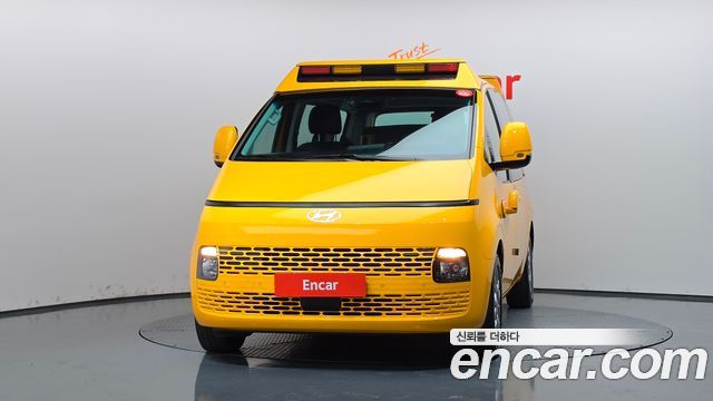 Hyundai Staria 2025 — photo 3