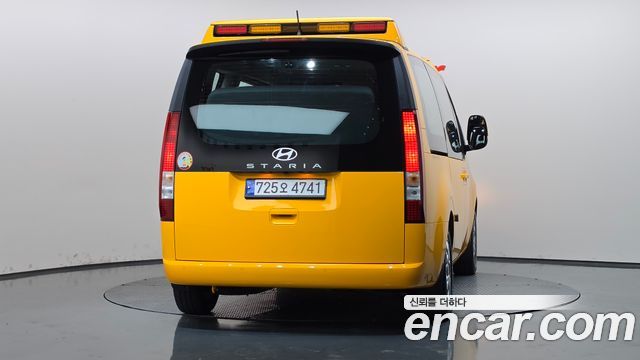 Hyundai Staria 2025 — photo 4