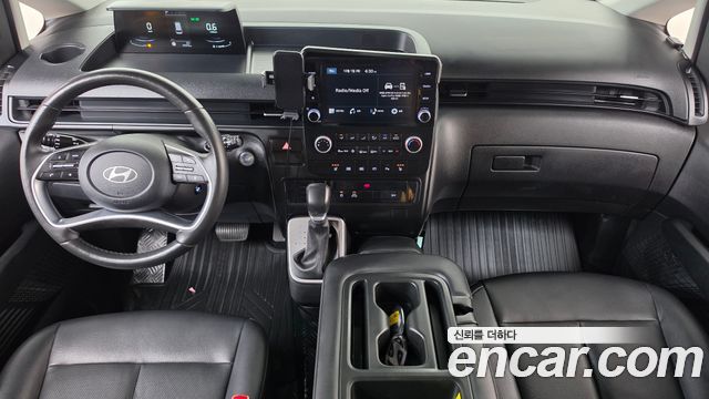 Hyundai Staria 2025 — photo 10