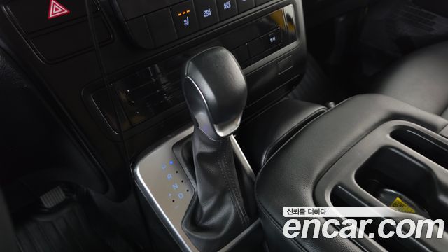 Hyundai Staria 2025 — photo 12