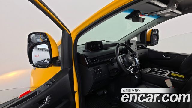 Hyundai Staria 2025 — photo 13