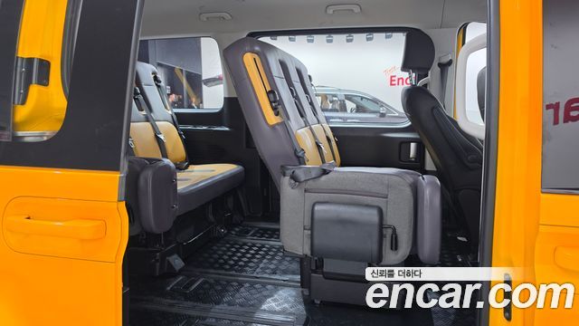 Hyundai Staria 2025 — photo 17