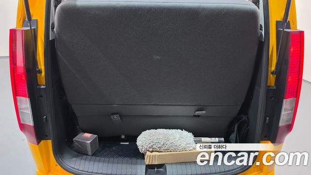 Hyundai Staria 2025 — photo 23