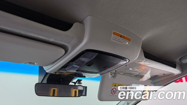 Hyundai Staria 2025 — photo 25