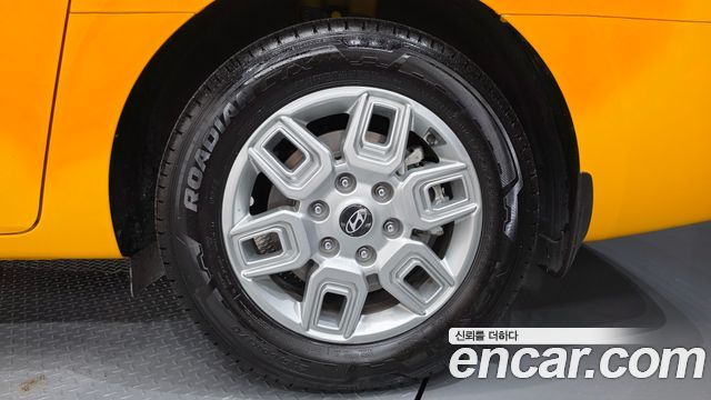 Hyundai Staria 2025 — photo 7