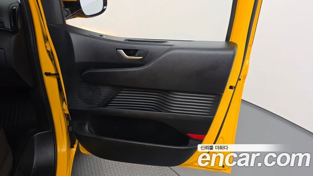 Hyundai Staria 2025 — photo 14