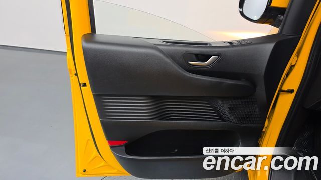 Hyundai Staria 2025 — photo 15