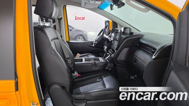 Hyundai Staria 2025 — photo 16