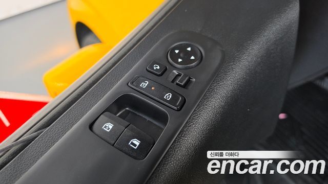 Hyundai Staria 2025 — photo 28