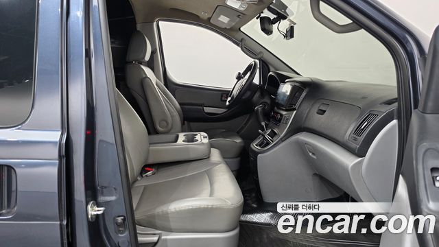 Hyundai Starex 2018 — photo 11