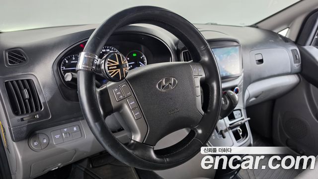 Hyundai Starex 2018 — photo 13