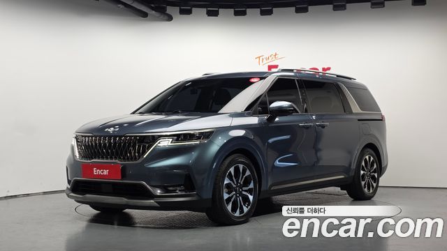 Kia Canival 2023 — photo 1