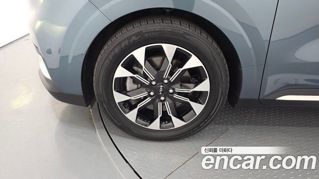 Kia Canival 2023 — photo 5